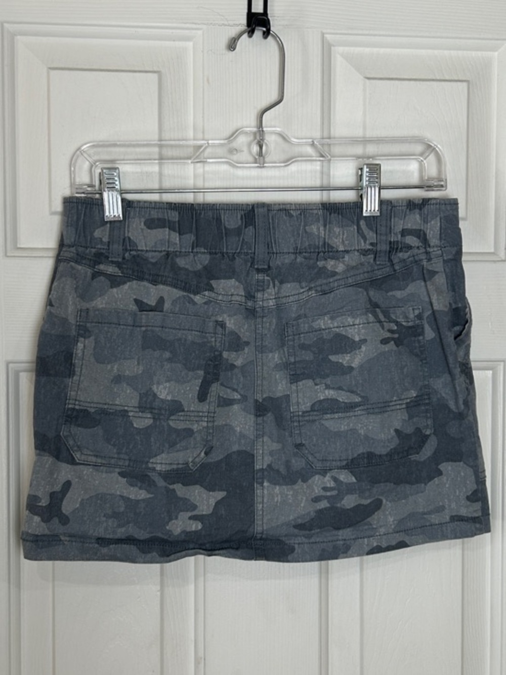 Wild Fable Gray Camo Denim Mini Skirt Size Small Elastic Back Casual Utility - Picture 5 of 7